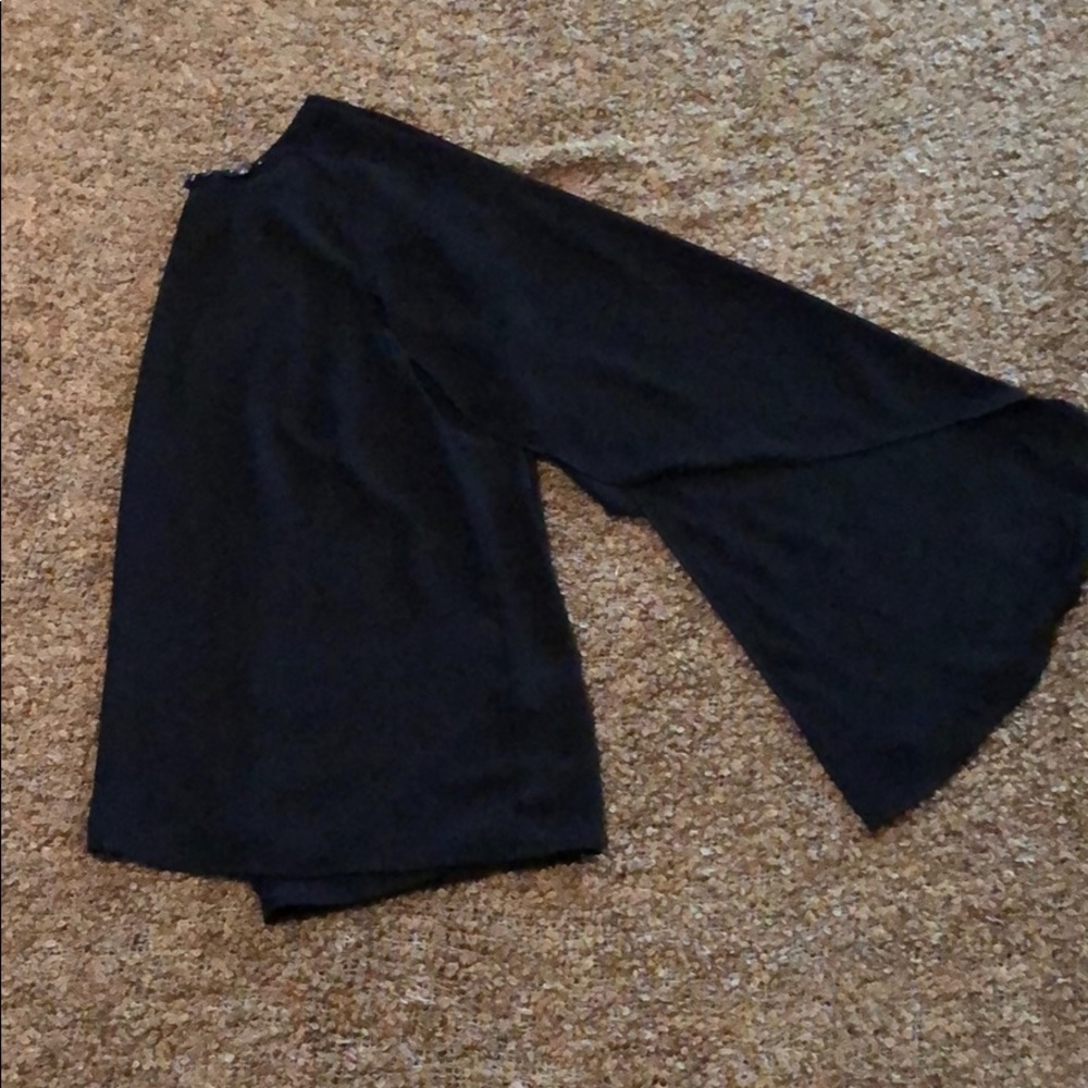 NWT-Vince Camuto Bell Sleeve Blouse